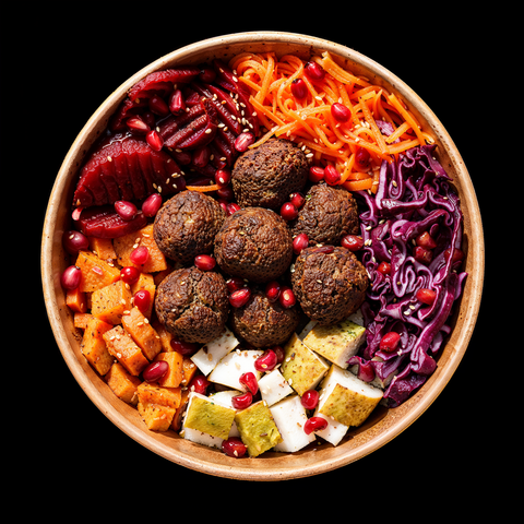 Bay Bowl mit Linsenbällchen, Birne und Rote Beete – vegetarische Bowl von +SAINE Ingolstadt